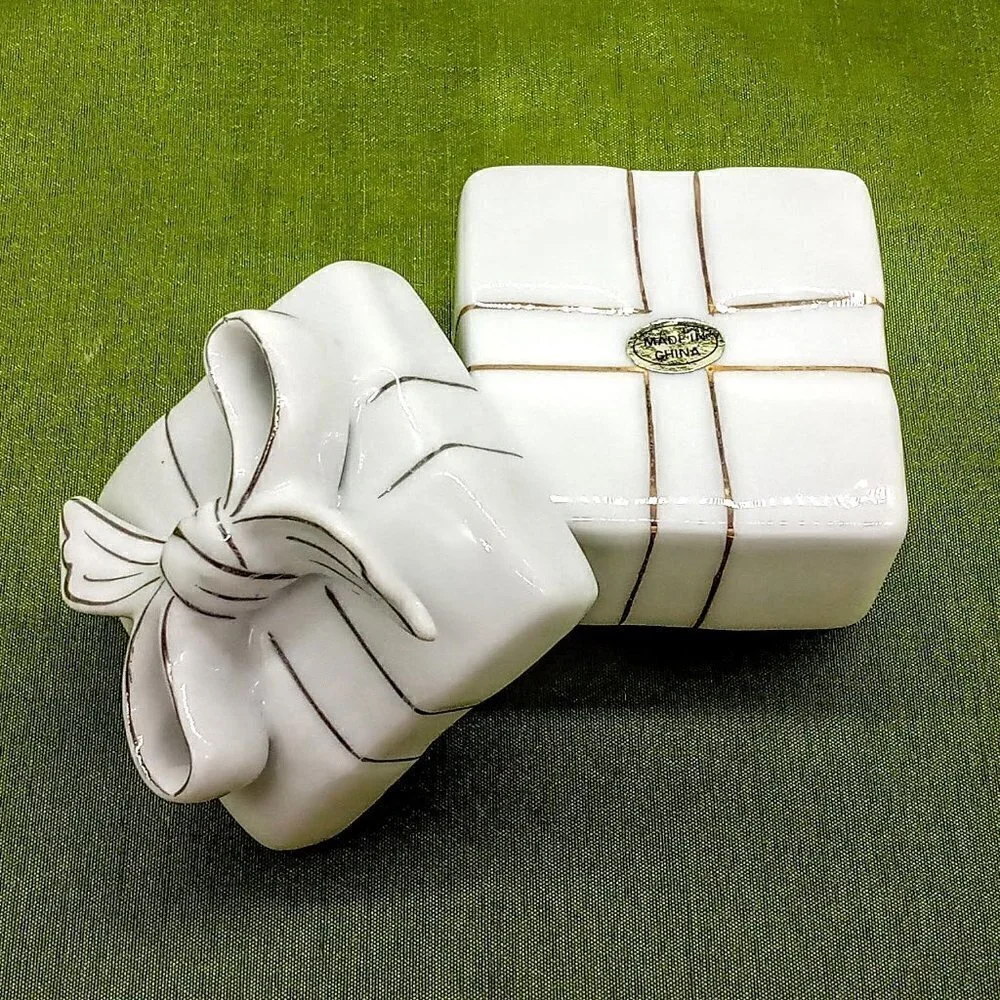 Beverly Clark Silver Bow Porcelain Trinket Box